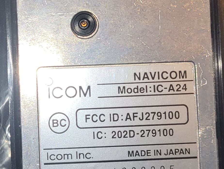 ICOM IC-A24 radiostacja lotnicza nowa , 2 baterie i ładowarka