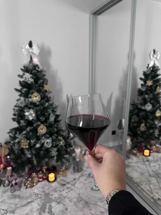 Продаю сріблясту ялинку висотою 180 см у комплекті зі всіма іграшками