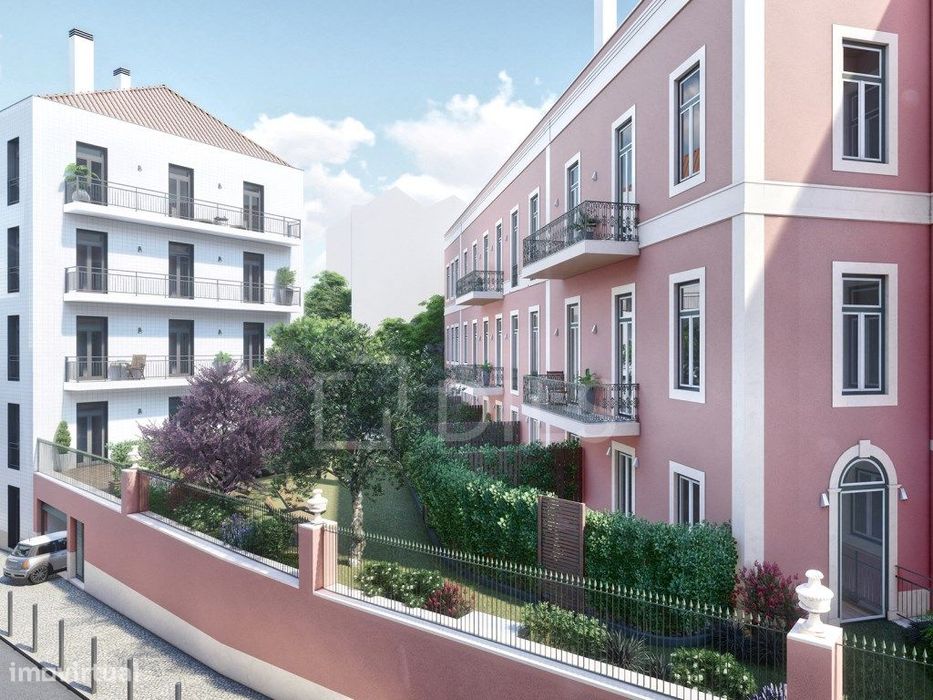Apartamento T1, mobilado, com terraço e 1 lugar de estacionamento