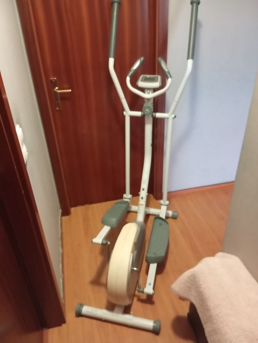 Vendo equipamento de ginástica Elitica