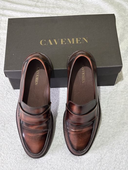 Sapatos Cavemen em pele como novos