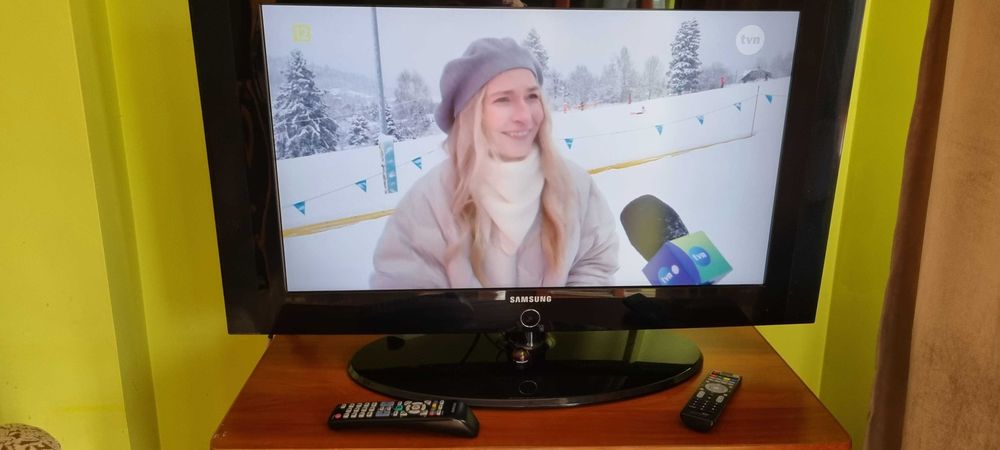 9 telewizorów cale od 32 z uchwytem do sciany wyprzedaż pensjonatu do