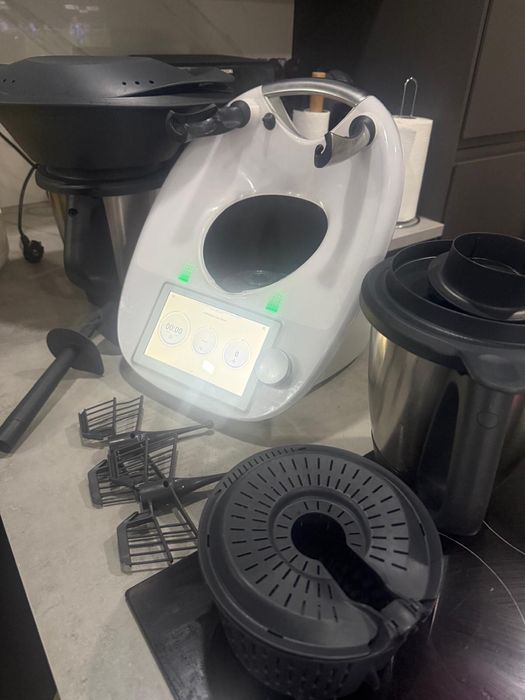 Bimby tm6 com 2 copos e acessorios