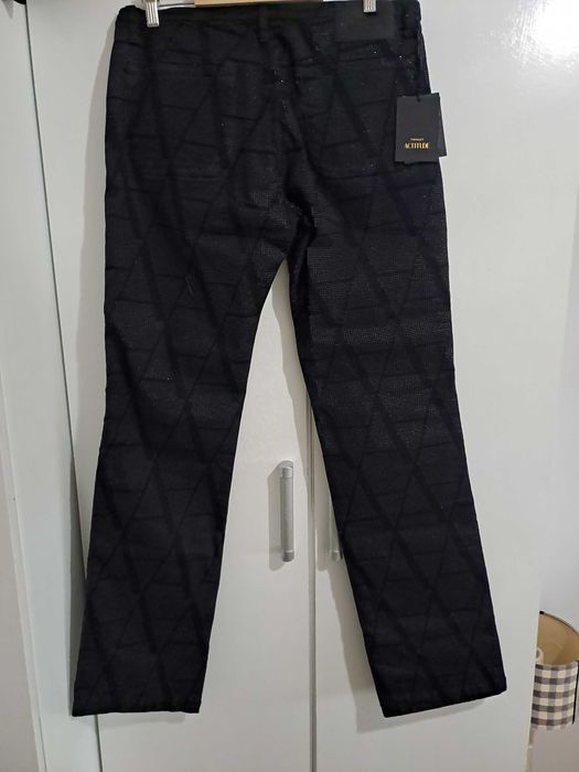 Dżinsy dzwony z brokatem