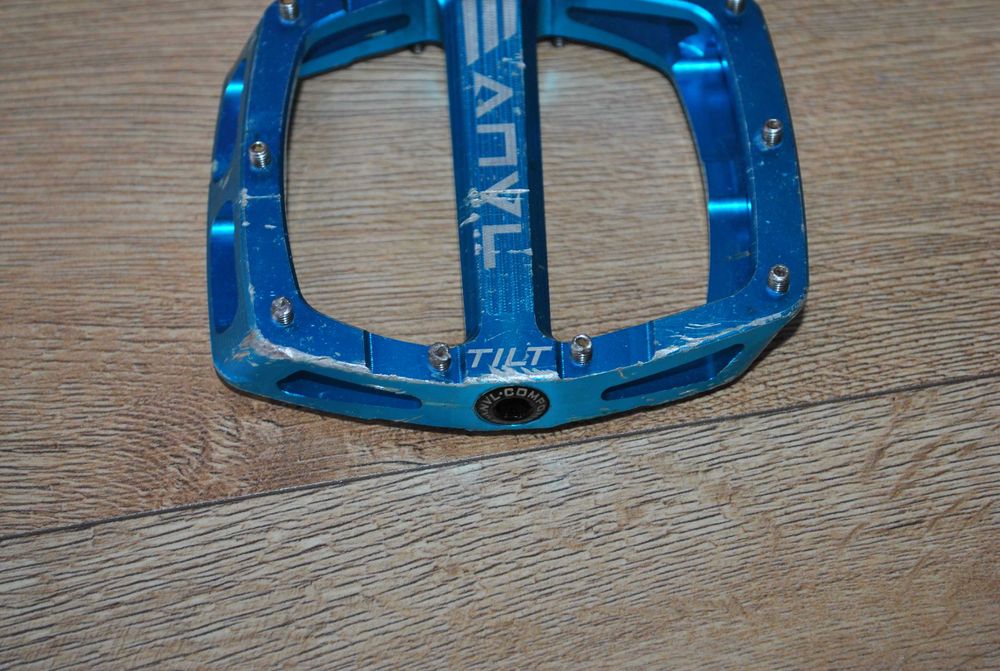 Idealny prawy pedal rowerowy Anyl Tilt V3 Flat Niebieski ALu Enduro