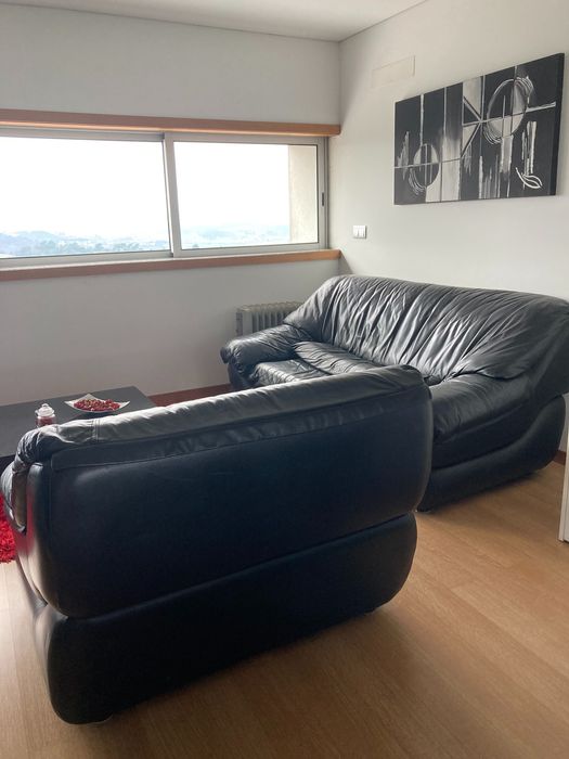 Sofás em pele (grande e pequeno)