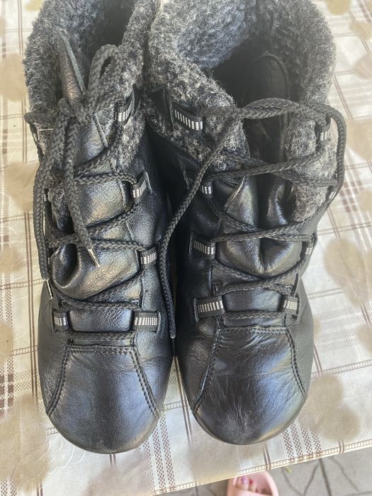 Жіночі чобітки зі шкіри в ідеальному стані