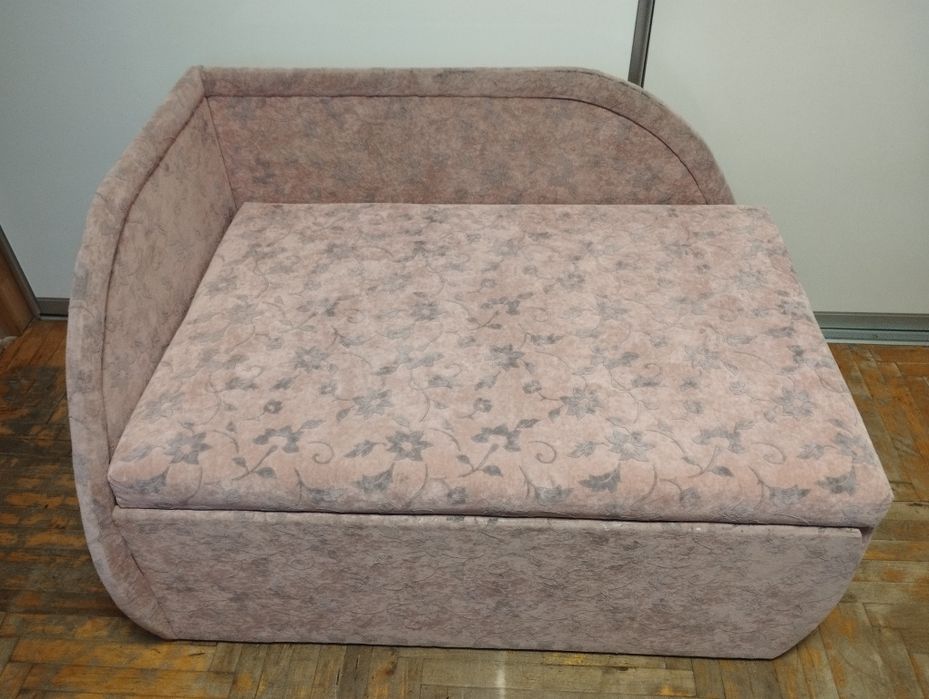 Маленький диванчик