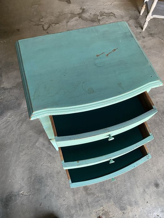 Mesa de cabeceira ou mesa de apoio azul turquesa