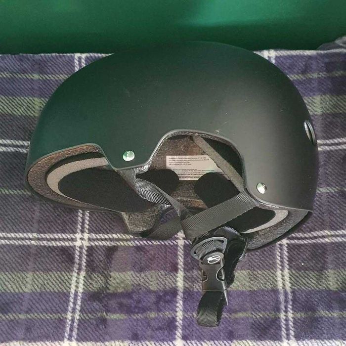 SFR Helmets | Capacete de Skate - Novo * Skate Helmet - New