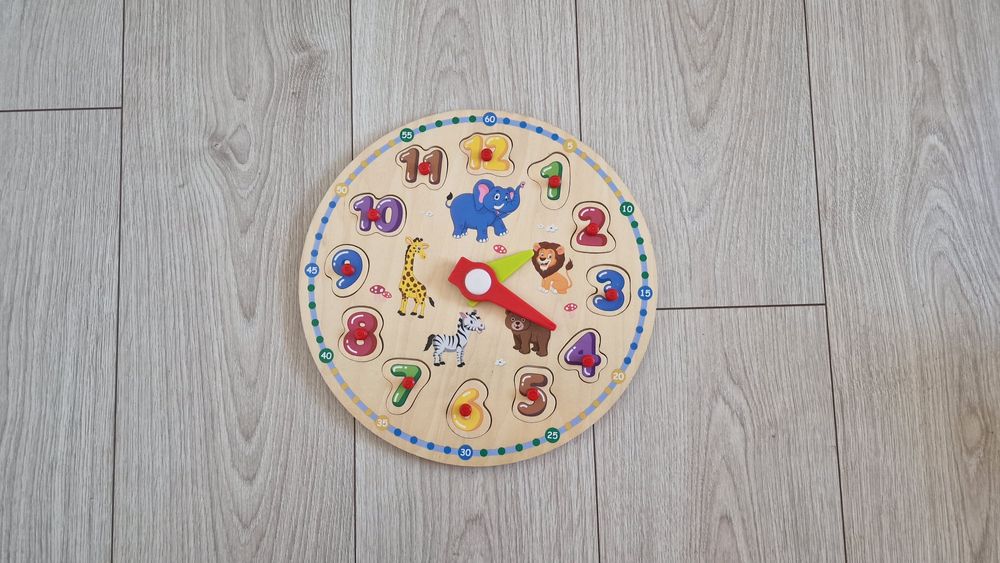 Relógio de brincar em madeira_COMO NOVO