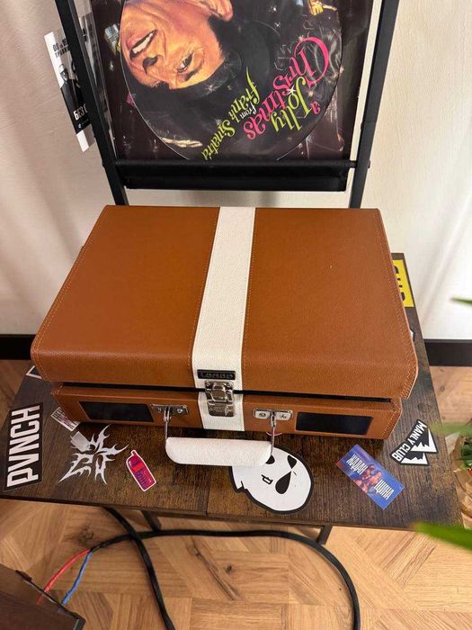 Портативний програвач вінілових платівок Classic Phono у валізі
