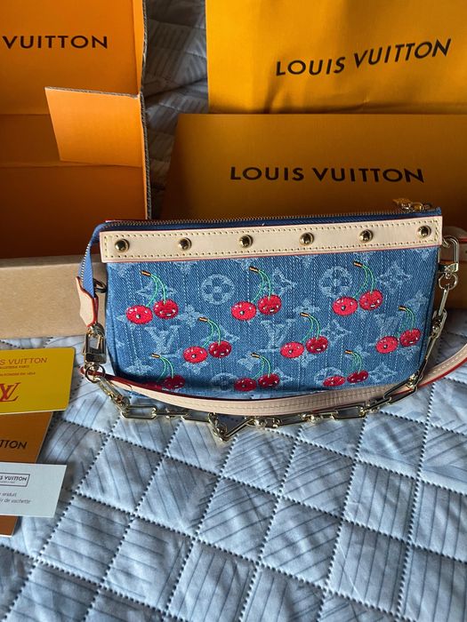 Louis Vuitton Cherry Pochette Denim - Edição Limitada Murakami