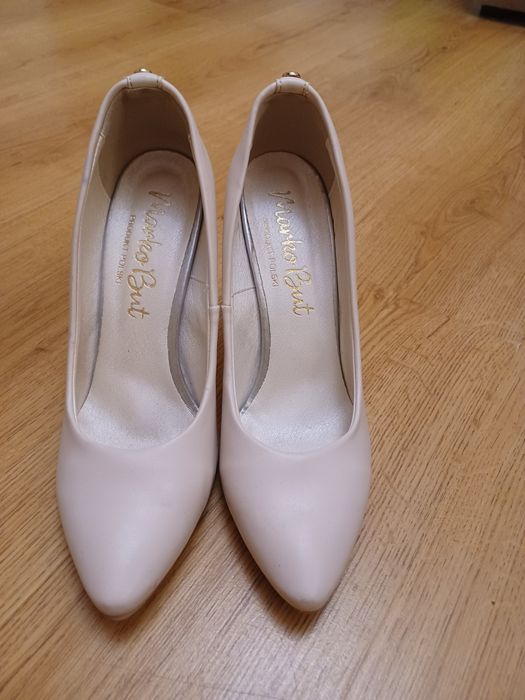 Buty na obcasie 38