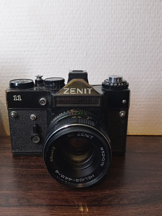 Aparat  ZENIT 11 obiektyw HELIOS 44M-4 2/58