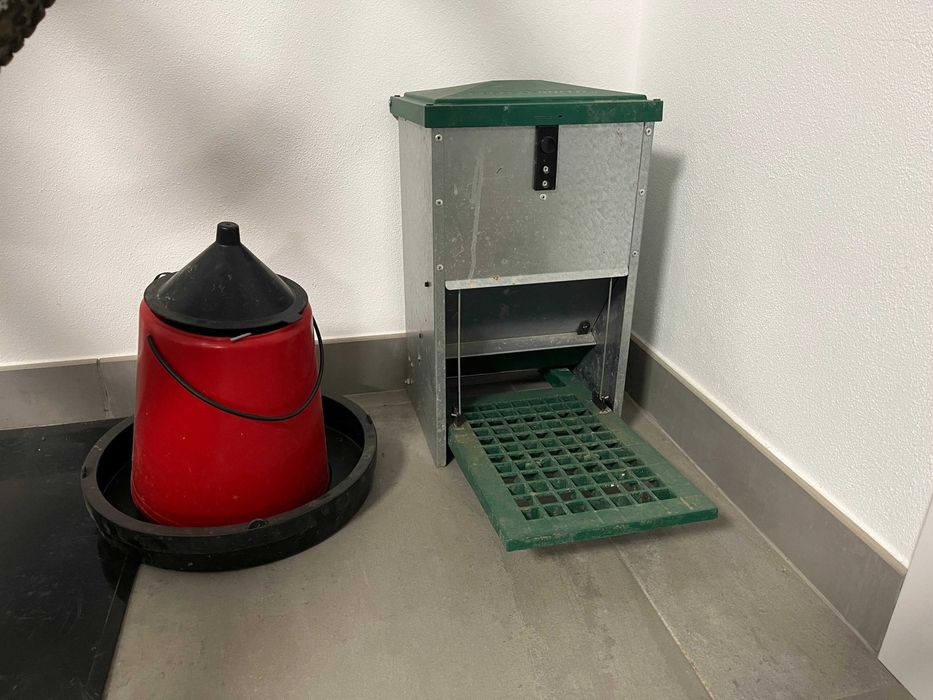 Alimentador automatico para galinhas