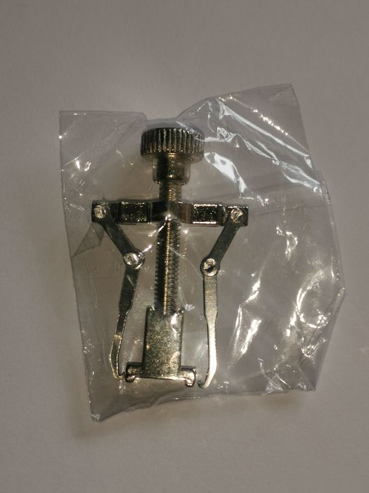 Urządzenie korekcyjne na wrastające paznokcie