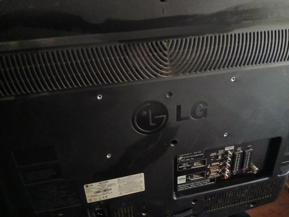 Телевизор на запчасти рабочий LG