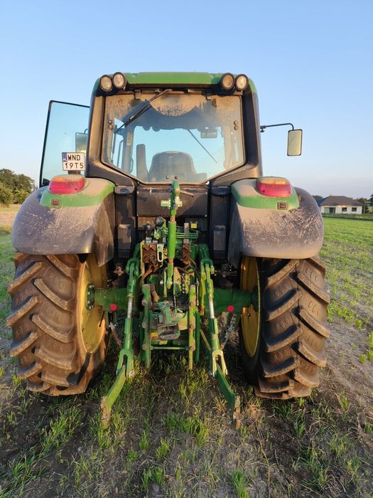 Traktor John Deere 6125m 
T