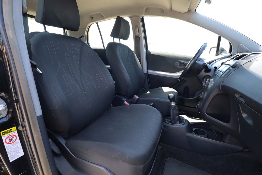 Toyota Yaris 1.0 VVT-i - Desde 90€ /mês