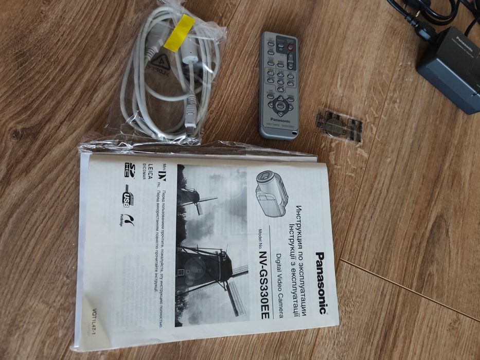 Відеокамера Panasonic NV-GS330 з додатковою батареєю