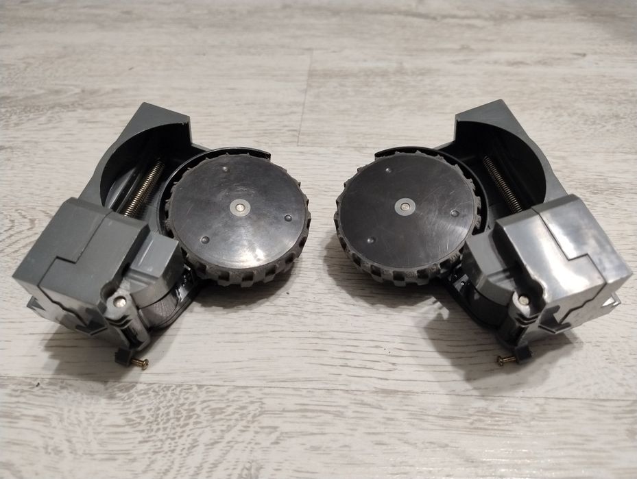 Moduł koła lewego ,L` + Moduł koła prawego ,R` Irobot Roomba 870