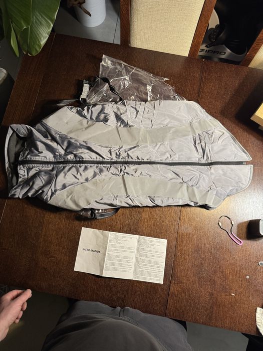 wodoodporna i odblaskowa kurtka dla psa marki Oslueidy.