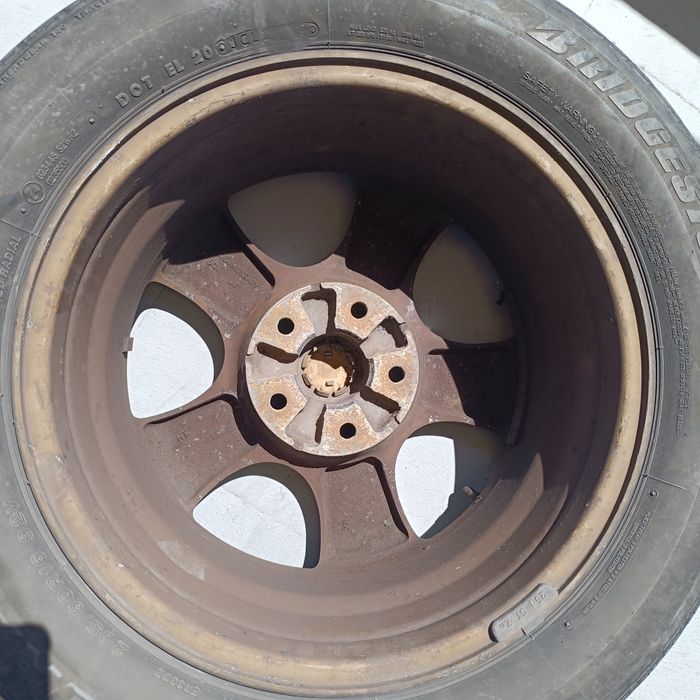 2 jantes com pneu Nissan Primera P12