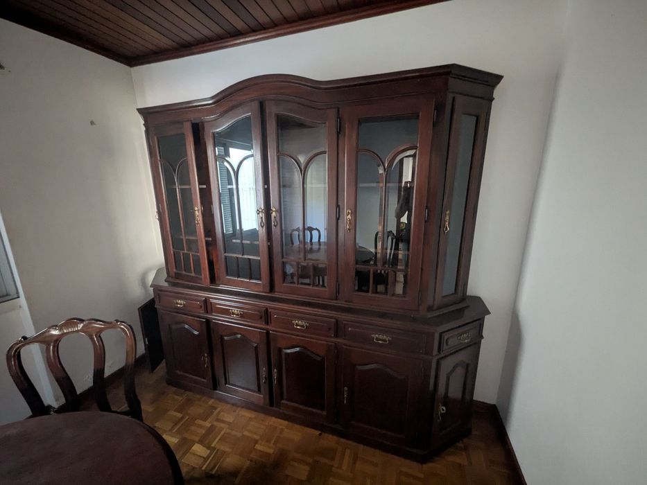 Cristaleira / Móvel de Sala Grande em Madeira Maciça