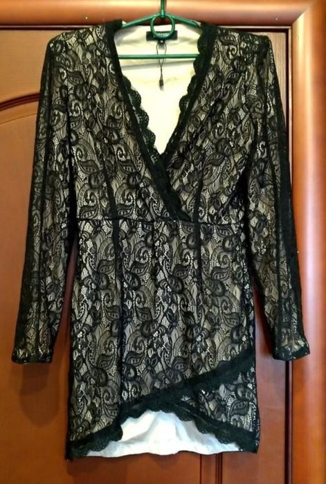 Єфектна чорна гіпюрова сукня