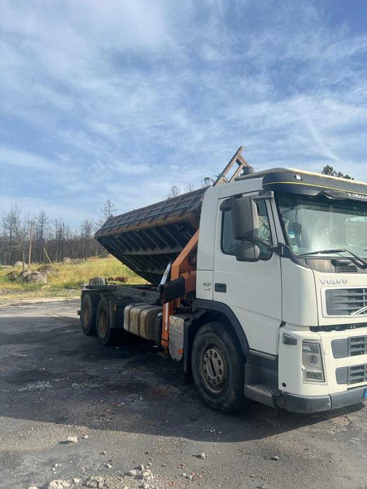 Camião Volvo FM6x2R  Tribasculane Com Grua