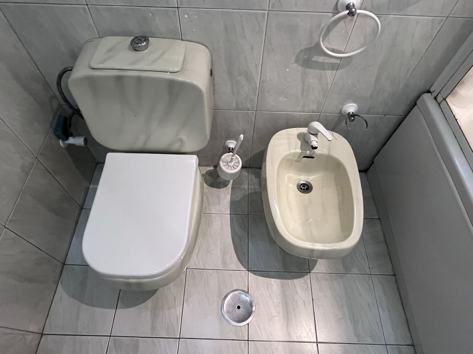 Conjunto completo de casa de banho Sanitana – Móvel duplo, sanita, bidé, banheira e resguardo
