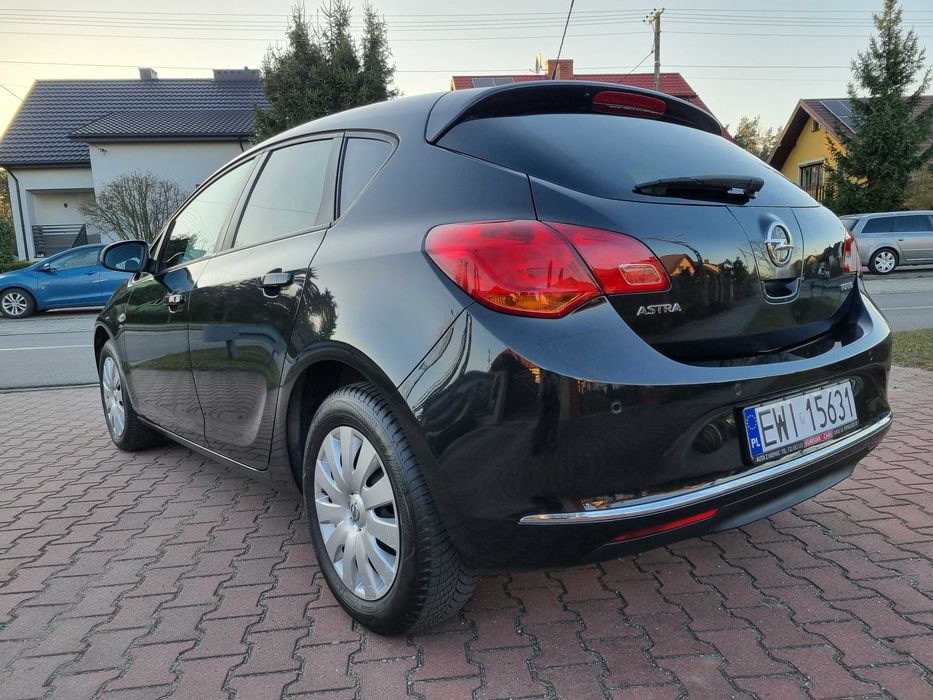 Opel Astra J 1.4 T 140 KM 2013 CZARNA / Serwis / Klimatyzacja