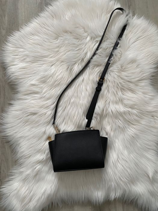 Torebka damska czarna mini Selma skórzana na ramię Michael Kors