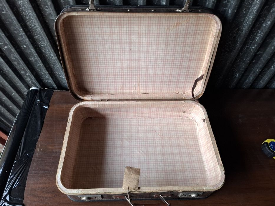 Stara walizka z czasów PRL-u