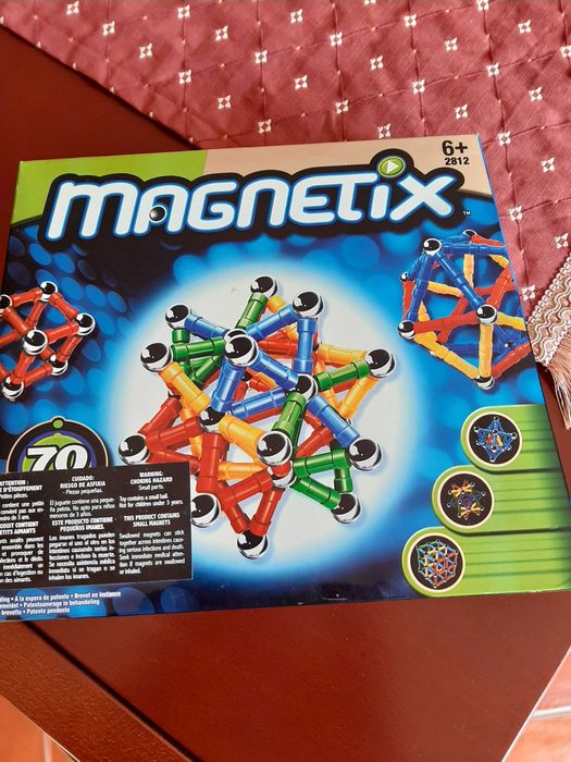 Brinquedo didáctico  Magnetix da Mega Bloks