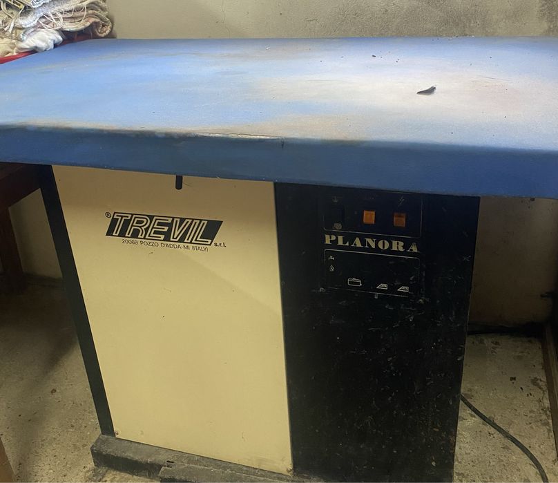 Mesa de aspiracão de ferro industrial