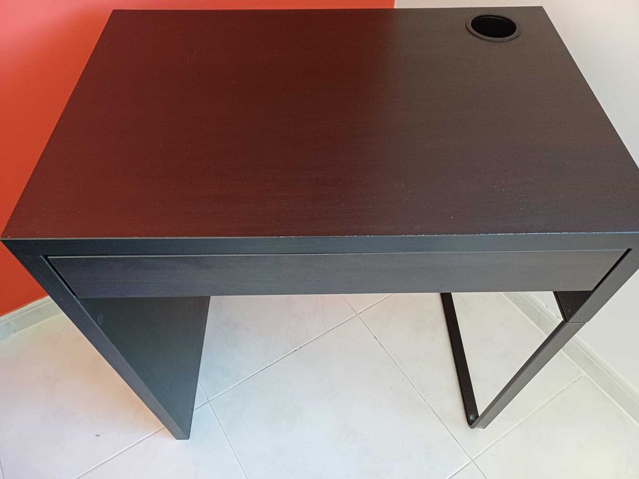 Secretária modelo Ikea