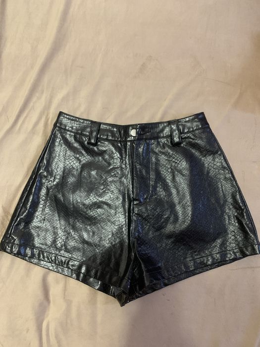 Шорти шкіряні жіночі