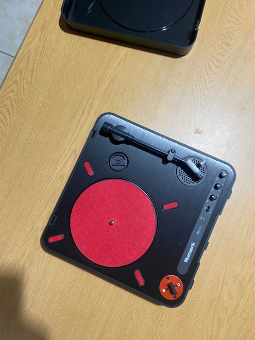 Numark PT01 Scratch — Gira-discos portátil com USB