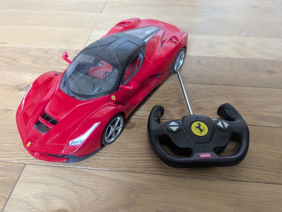 Zdalnie sterowane Ferrari 1:14 Rastar z pilotem 2.4 Ghz