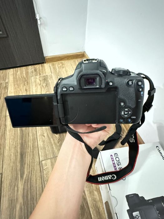Lustrzanka Canon EOS 850D