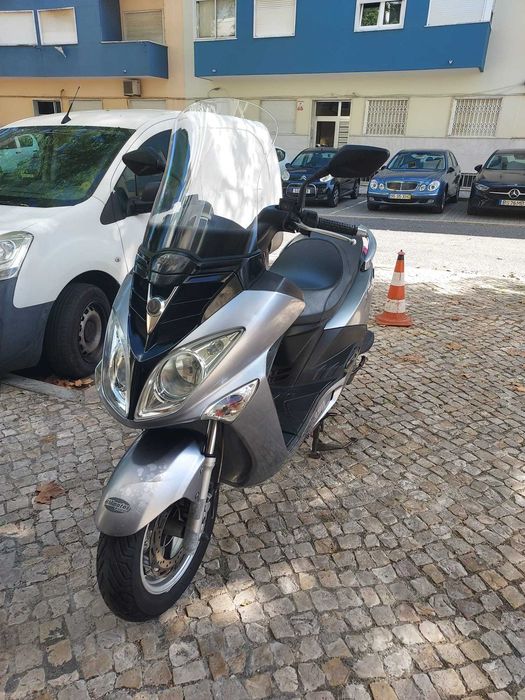 Scooter 125 a gasolina