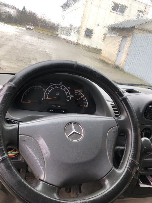 Автомобіль Mercedes-Benz Sprinter