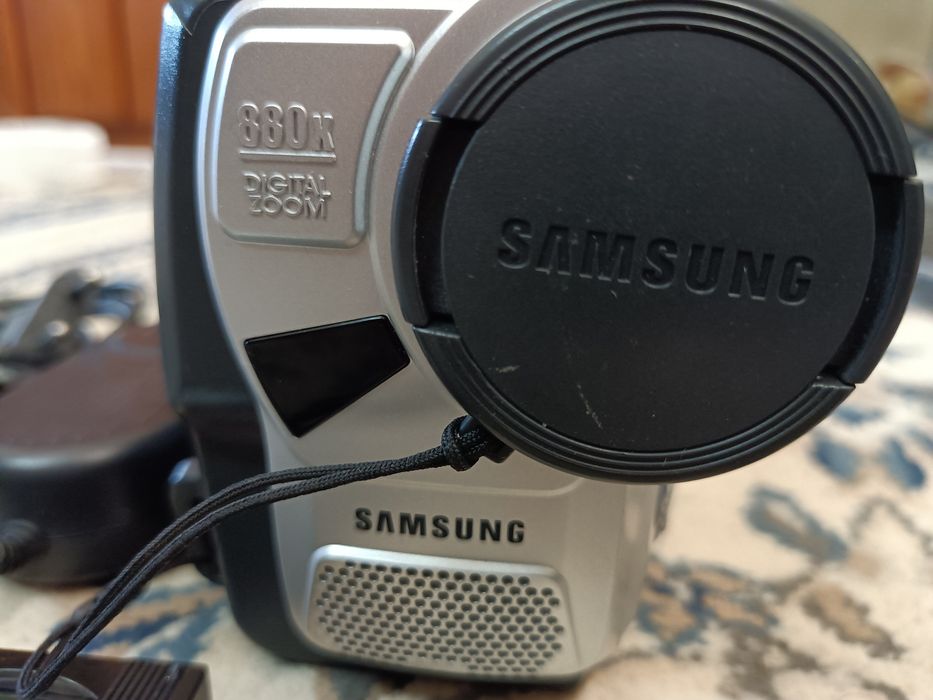 Câmara de vídeo Samsung Handycam Hi8 880X VP-L900 com todos os acessórios - ler descrição