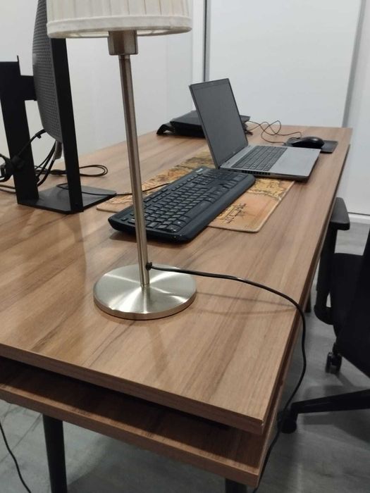 Secretária para escritório