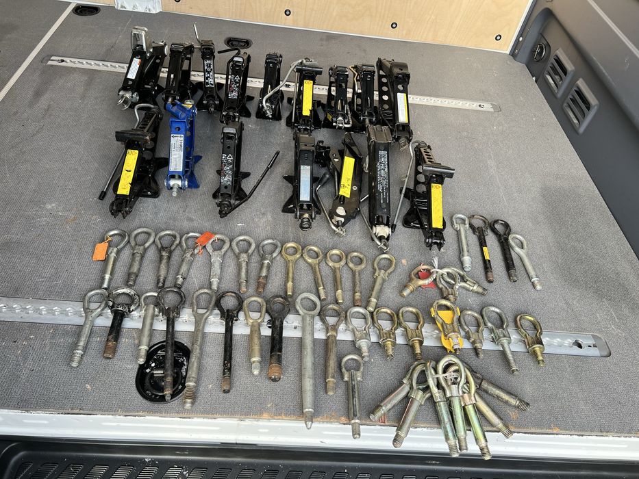 Продам домкрати в наявності на всі авто оригінал