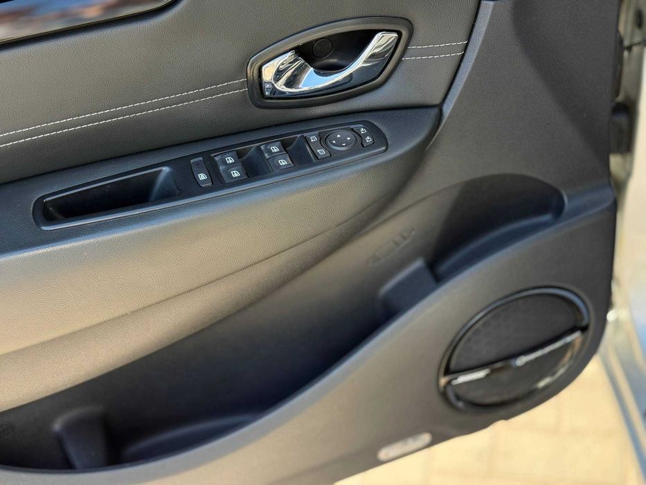Renault Grand Scenic 2012