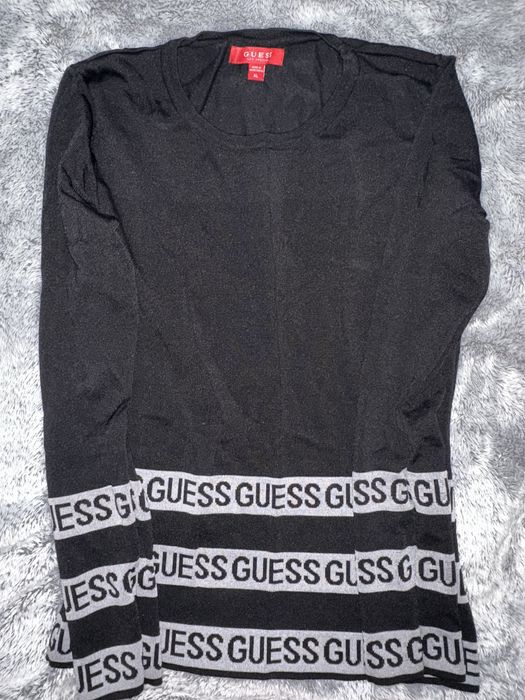 Czarny sweter guess