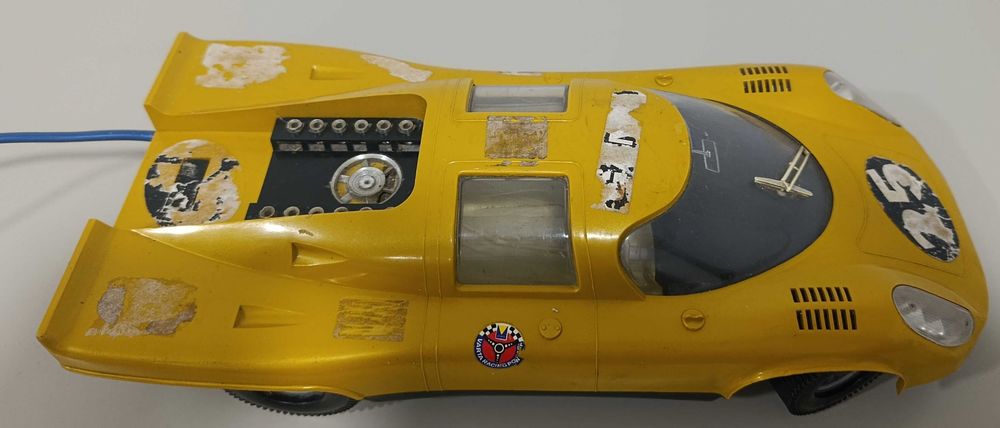 Carro Porsche 917 marca Gama comando por cabo